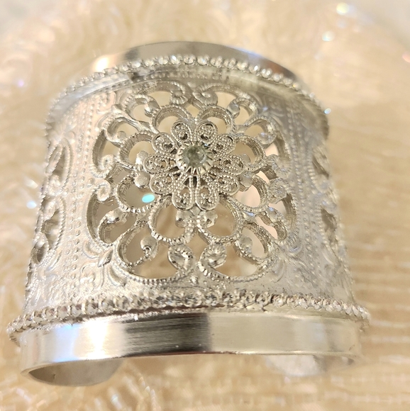 Jewelry - NWOT Crystal Accented Cuff Bracelet
